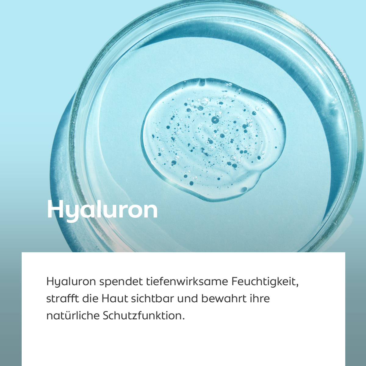 Durchsichtige Geltextur in einer Glasschale, Symbol für intensive Feuchtigkeit und Hautstraffung