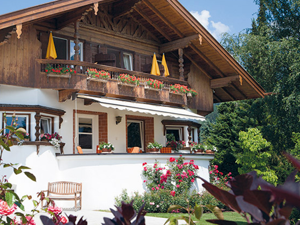 Außenansicht des Haupthauses der Gertraud Gruber Schönheitsfarm